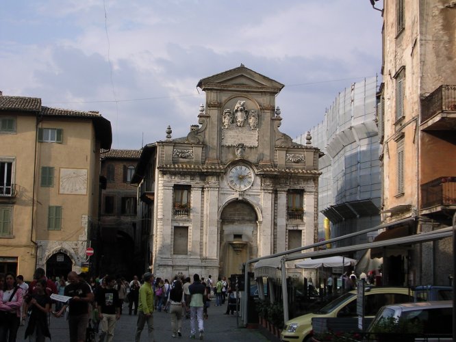 05-Spoleto_piazza_del_mercatojpg